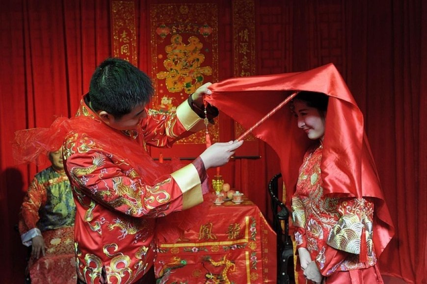 Phong tục cổ hủ thách cưới khiến khuynh gia bại sản ở Trung Quốc khiến ai cũng phải xót xa
